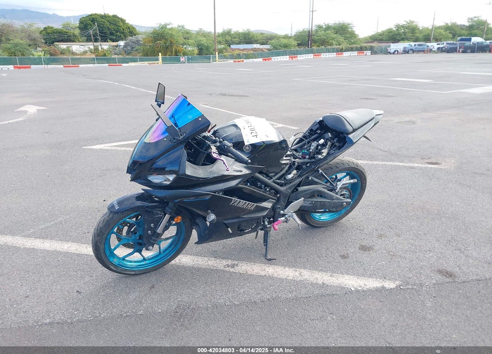 2022 YAMAHA YZFR3 A VIN: MH3RH18Y0NK008631