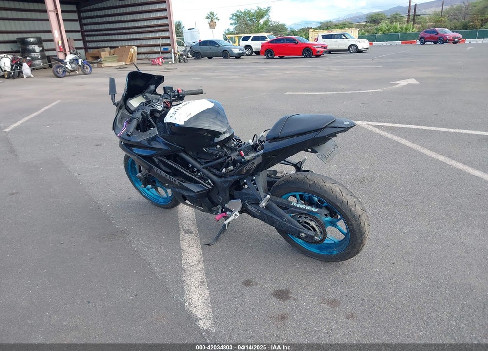 2022 YAMAHA YZFR3 A VIN: MH3RH18Y0NK008631