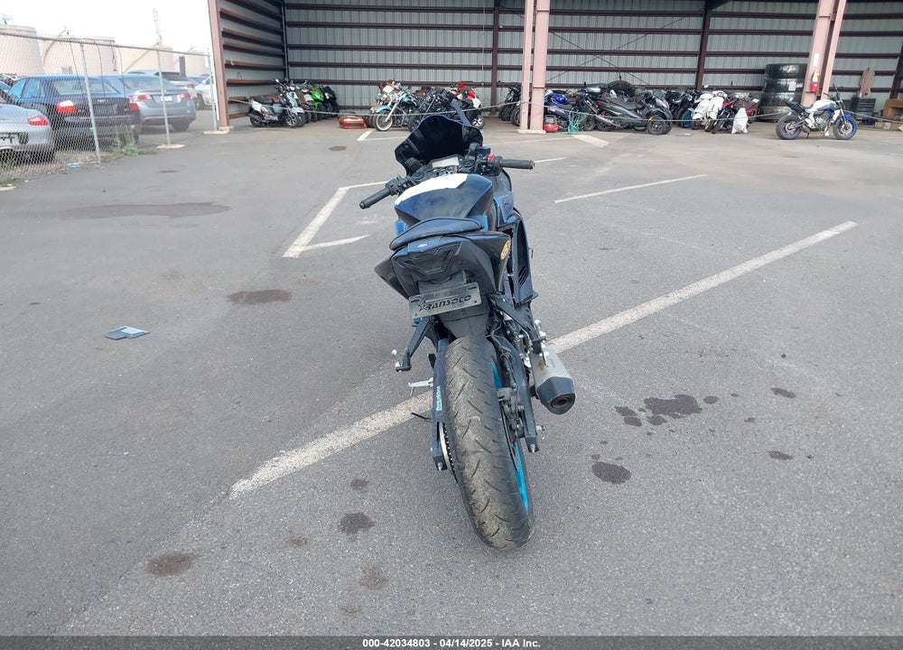 2022 YAMAHA YZFR3 A VIN: MH3RH18Y0NK008631