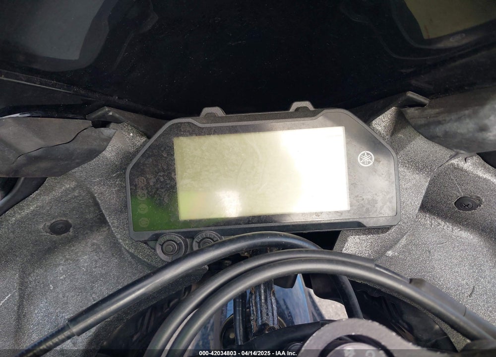 2022 YAMAHA YZFR3 A VIN: MH3RH18Y0NK008631