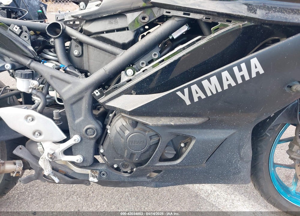 2022 YAMAHA YZFR3 A VIN: MH3RH18Y0NK008631