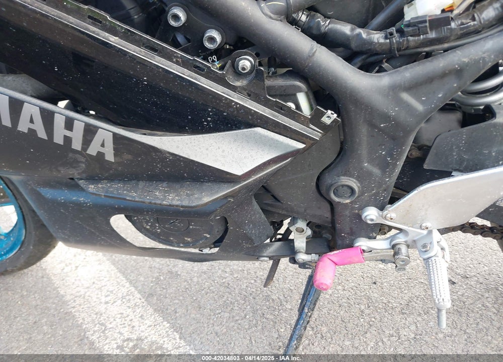 2022 YAMAHA YZFR3 A VIN: MH3RH18Y0NK008631