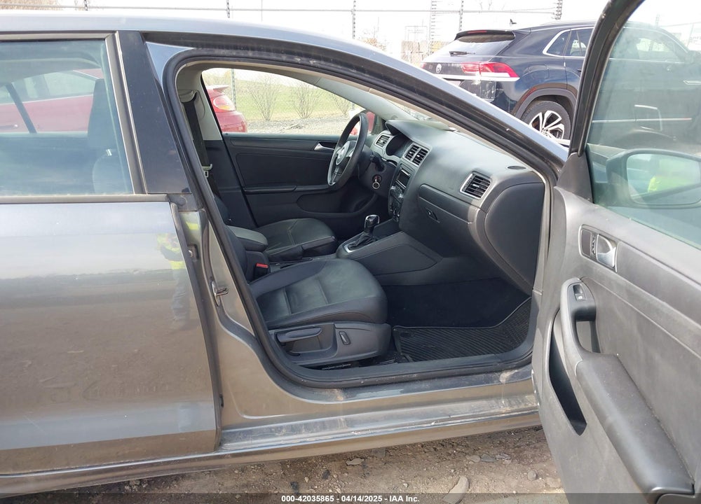 2014 VOLKSWAGEN JETTA VIN: 3VWD17AJ7EM246947