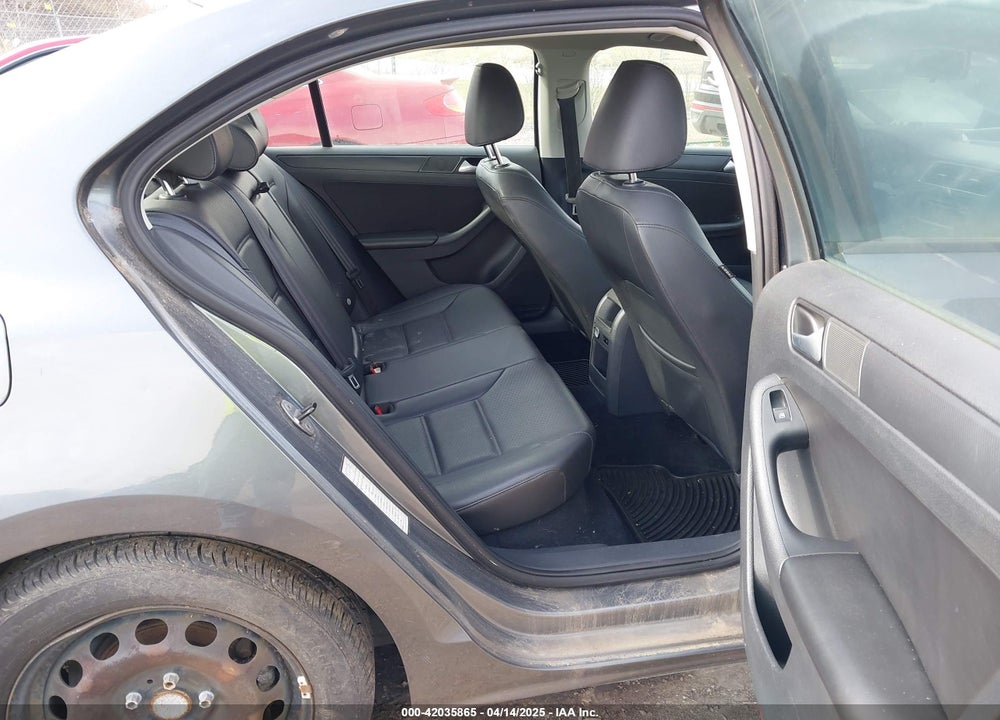 2014 VOLKSWAGEN JETTA VIN: 3VWD17AJ7EM246947
