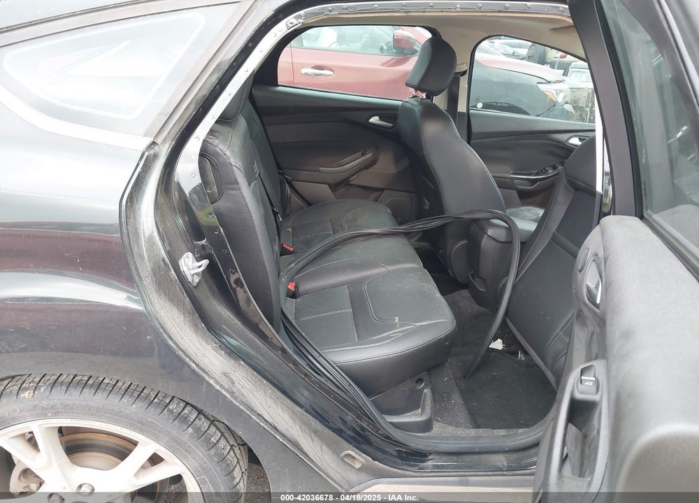 2015 FORD FOCUS VIN: 1FADP3N25FL374402