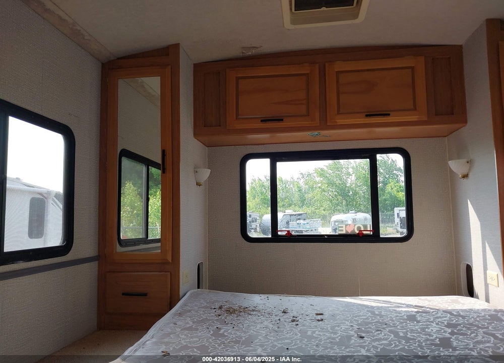 1998 FORD ECONOLINE E450 SUPER DUTY CUTWY  RV VIN: 1FDXE40S4WHB70960