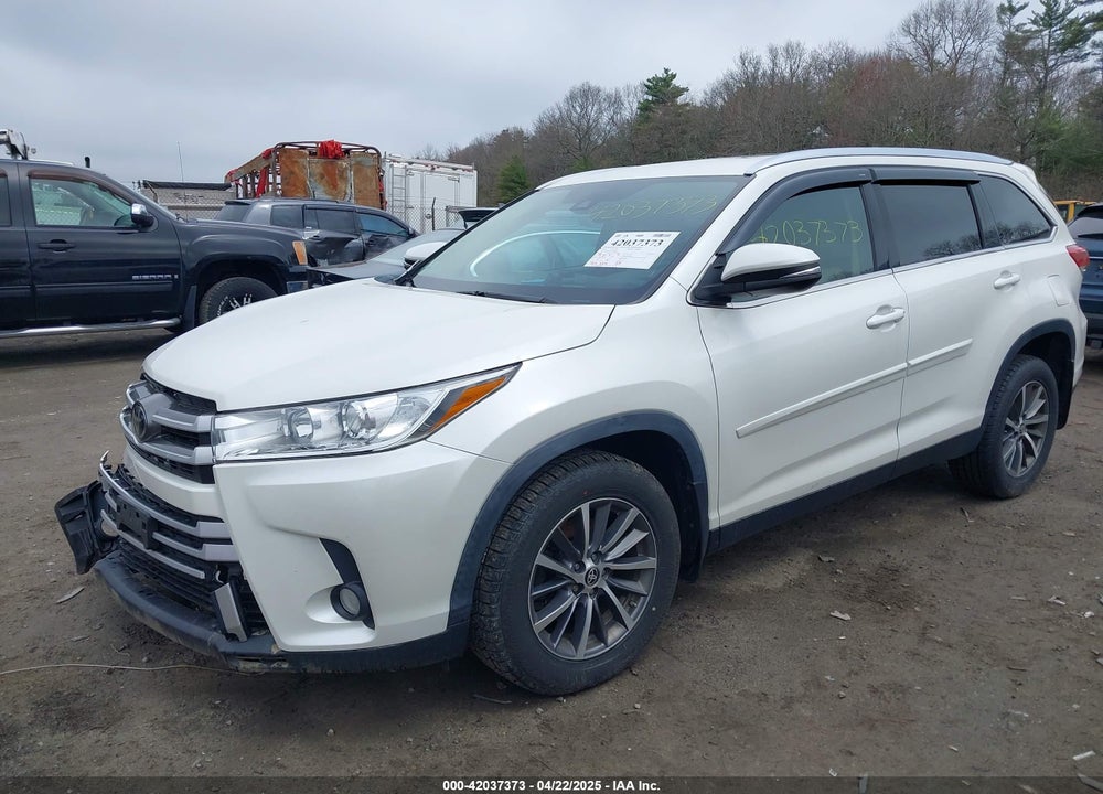 2019 TOYOTA HIGHLANDER XLE VIN: 5TDJZRFH3KS629568