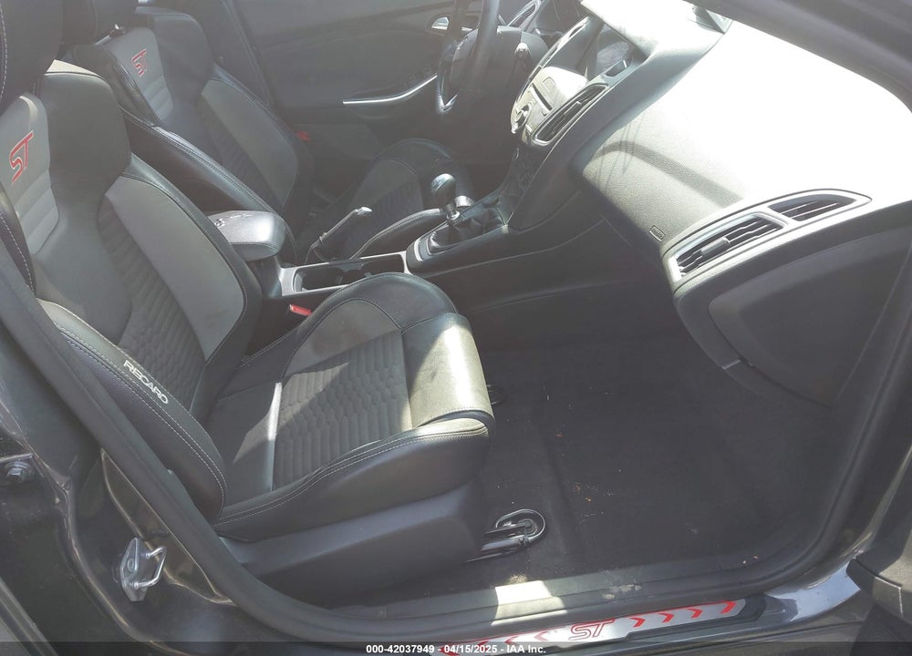 2018 FORD FOCUS VIN: 1FADP3L96JL332250