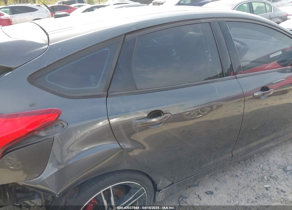 2018 FORD FOCUS VIN: 1FADP3L96JL332250