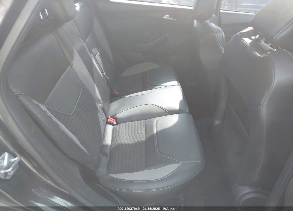 2018 FORD FOCUS VIN: 1FADP3L96JL332250