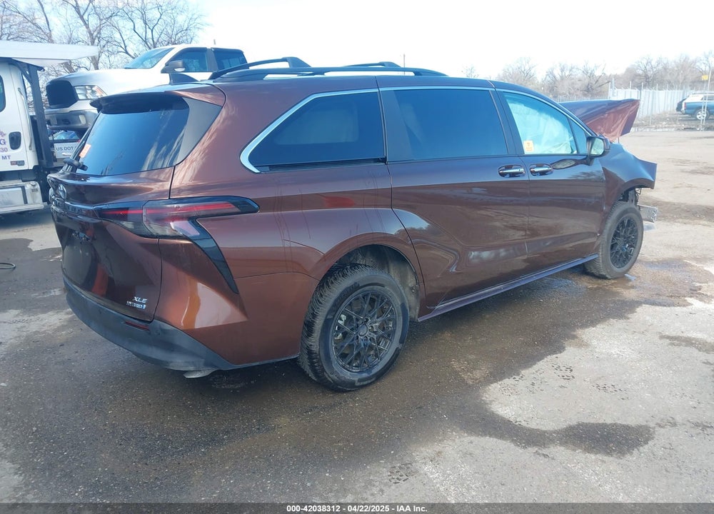 2024 TOYOTA SIENNA XLE VIN: 5TDJSKFC5RS149767
