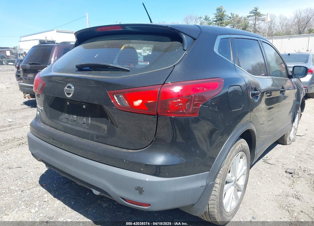 2017 NISSAN ROGUE SPORT S VIN: JN1BJ1CP7HW020567