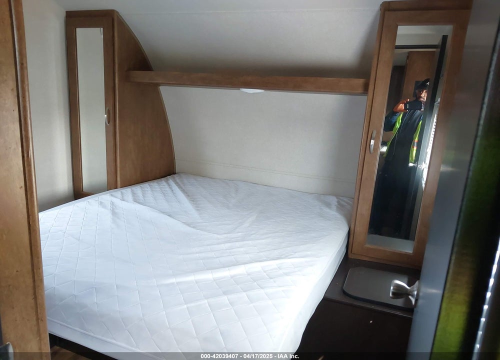2017 FOREST RIVER WILDWOOD  26TBSS TRAVEL TRAILER VIN: 4X4TWDB20HA262067