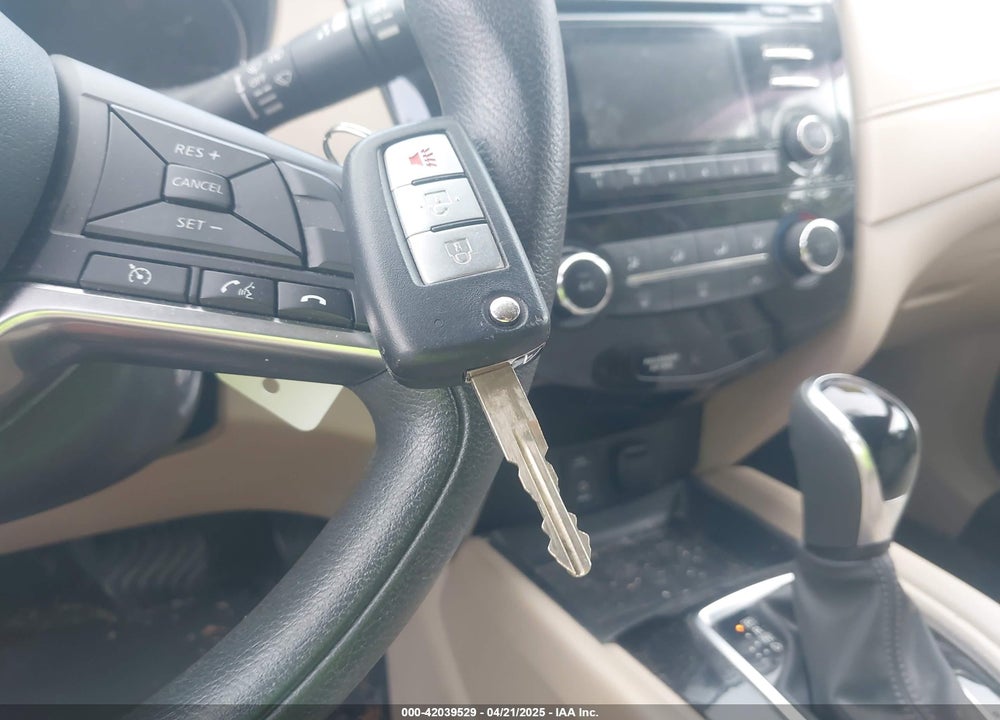 2017 NISSAN ROGUE VIN: JN8AT2MT5HW385967
