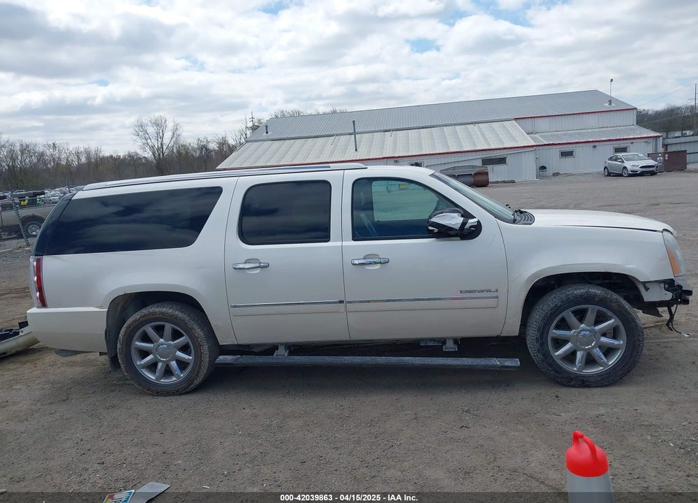 2011 GMC YUKON XL 1500 DENALI VIN: 1GKS2MEF9BR105808