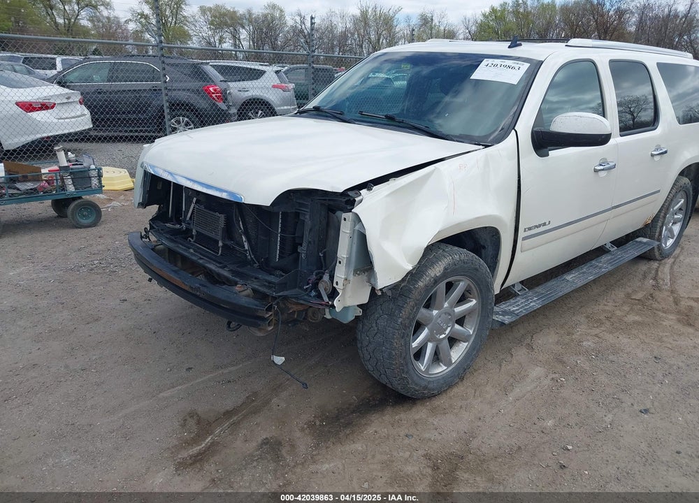 2011 GMC YUKON XL 1500 DENALI VIN: 1GKS2MEF9BR105808