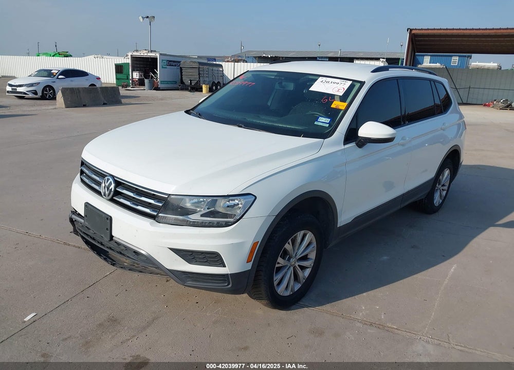 2018 VOLKSWAGEN TIGUAN VIN: 3VV1B7AX1JM119971