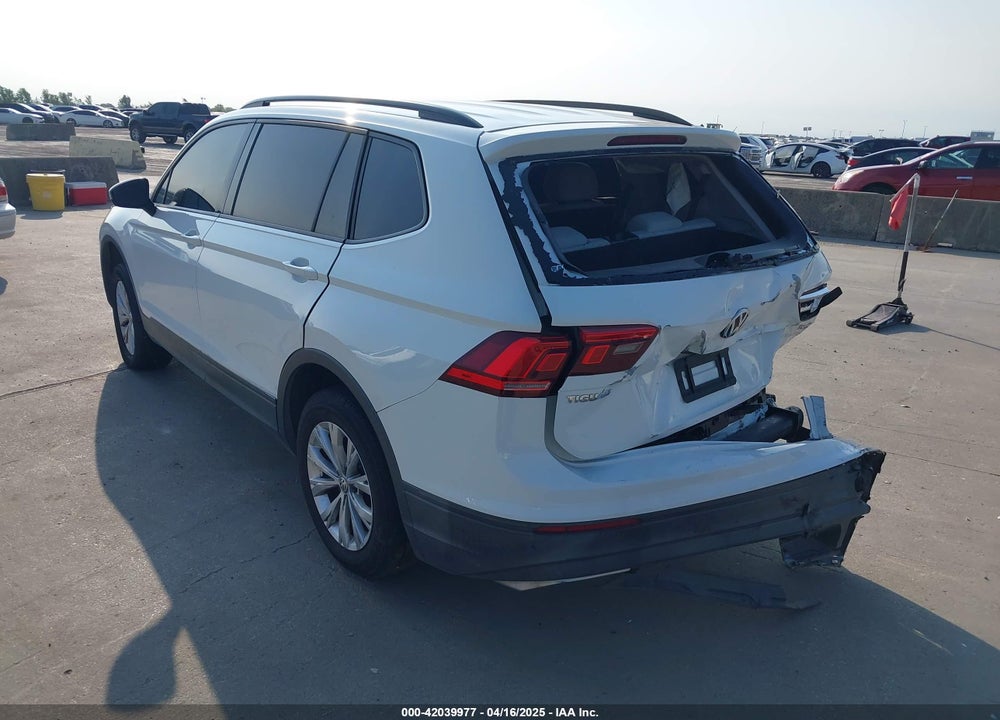 2018 VOLKSWAGEN TIGUAN VIN: 3VV1B7AX1JM119971
