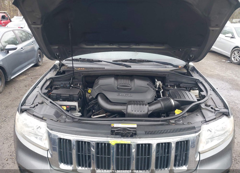 2011 JEEP GRAND CHEROKEE VIN: 1J4RR4GG0BC608989
