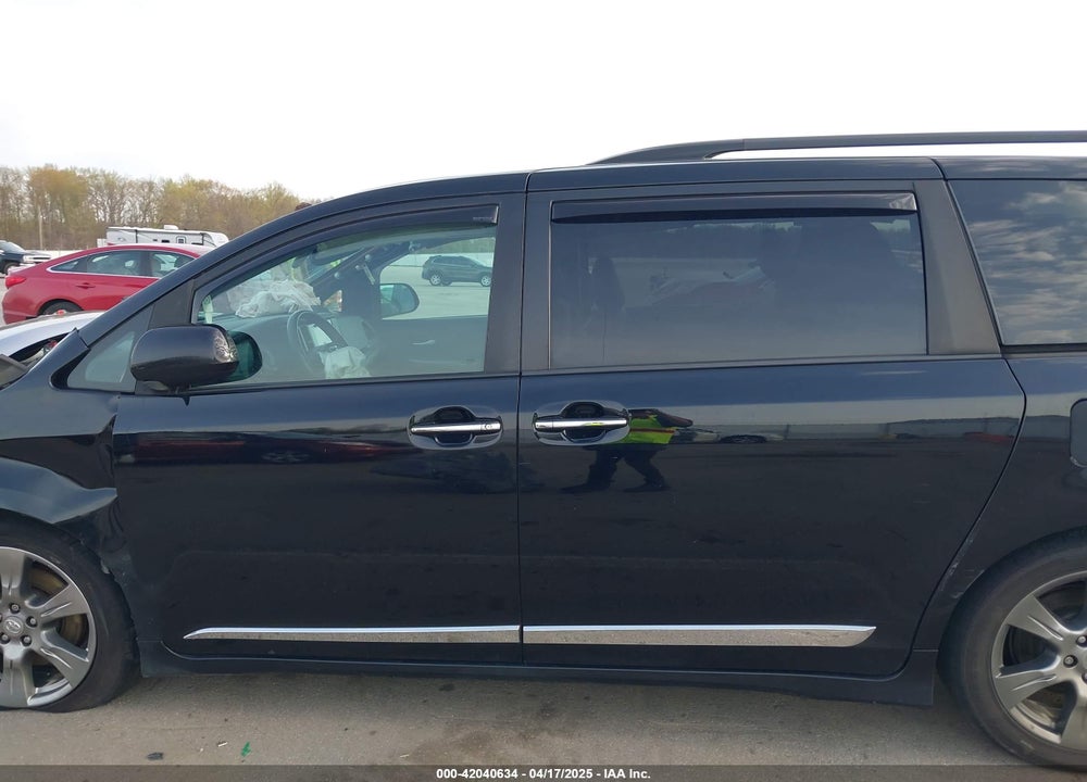 2017 TOYOTA SIENNA SE 8 PASSENGER VIN: 5TDXZ3DC5HS784243