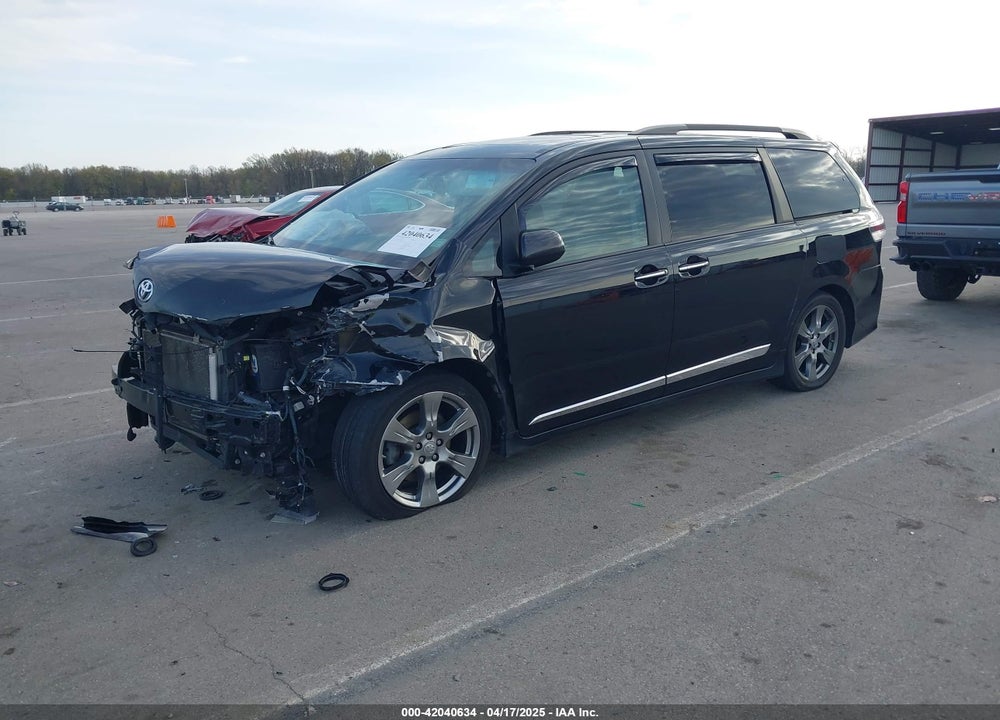 2017 TOYOTA SIENNA SE 8 PASSENGER VIN: 5TDXZ3DC5HS784243