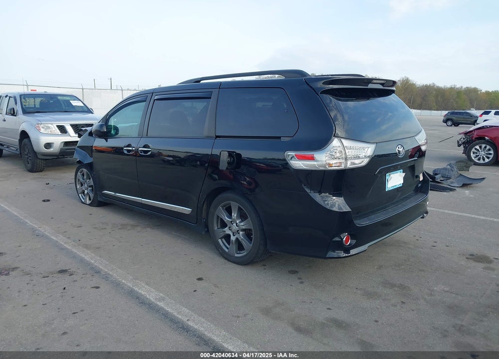2017 TOYOTA SIENNA SE 8 PASSENGER VIN: 5TDXZ3DC5HS784243