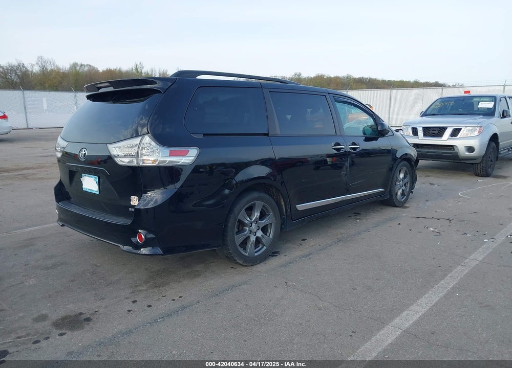 2017 TOYOTA SIENNA SE 8 PASSENGER VIN: 5TDXZ3DC5HS784243