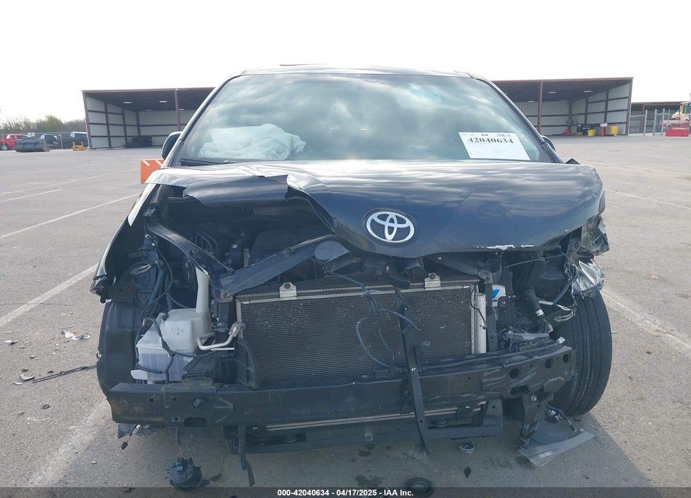 2017 TOYOTA SIENNA SE 8 PASSENGER VIN: 5TDXZ3DC5HS784243