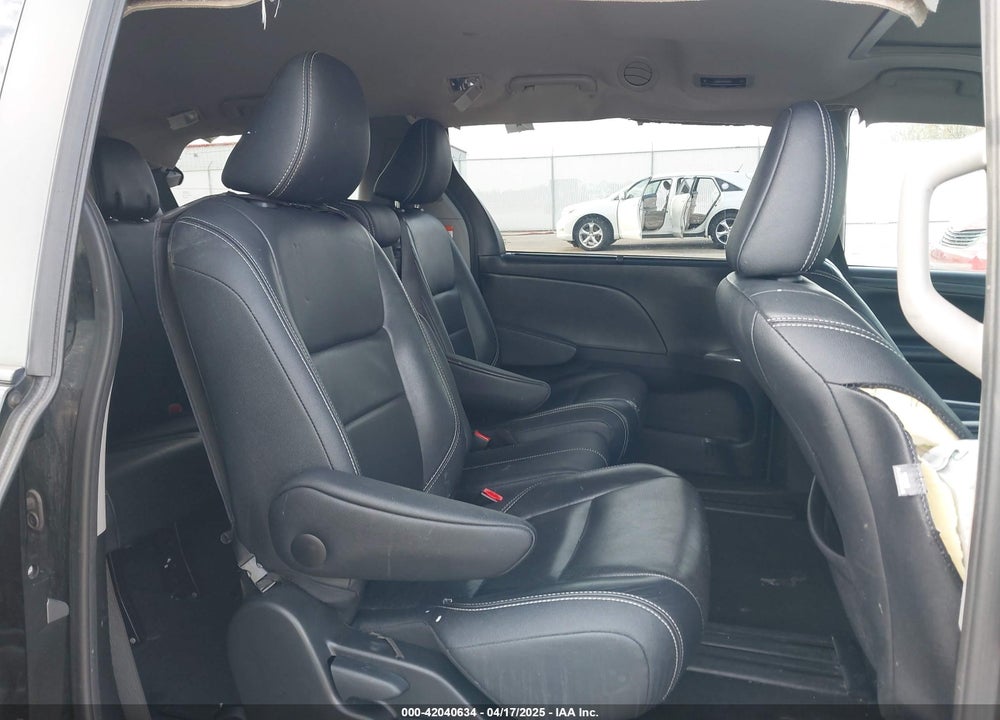 2017 TOYOTA SIENNA SE 8 PASSENGER VIN: 5TDXZ3DC5HS784243