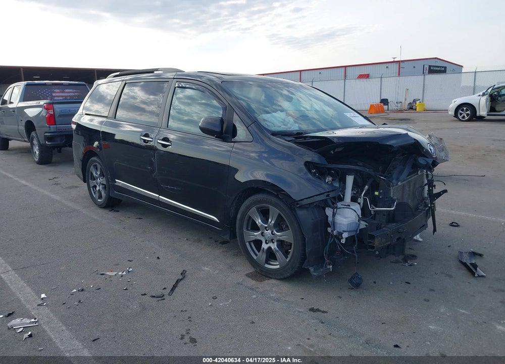 2017 TOYOTA SIENNA SE 8 PASSENGER VIN: 5TDXZ3DC5HS784243