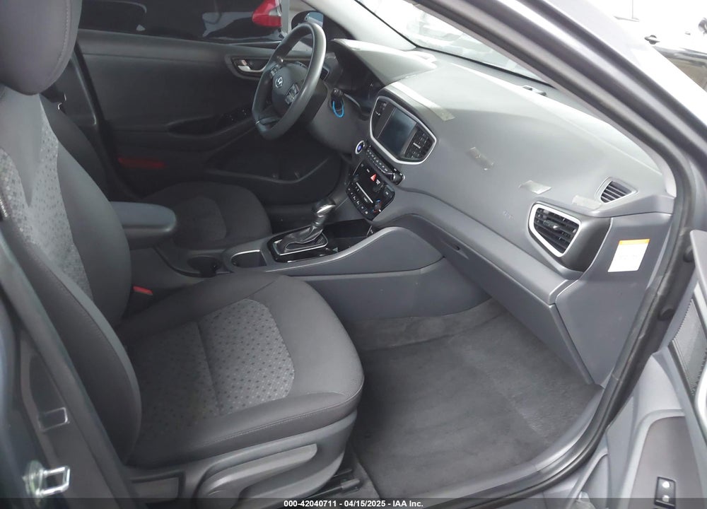 2019 HYUNDAI IONIQ VIN: KMHC65LC0KU160157