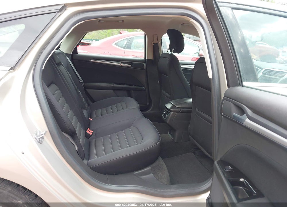 2015 FORD FUSION SE VIN: 3FA6P0H74FR127436