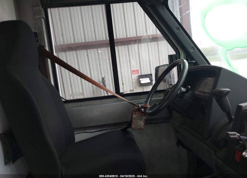 2014 ISUZU COMMERCIAL VAN VIN: JALB4T178E7W00367