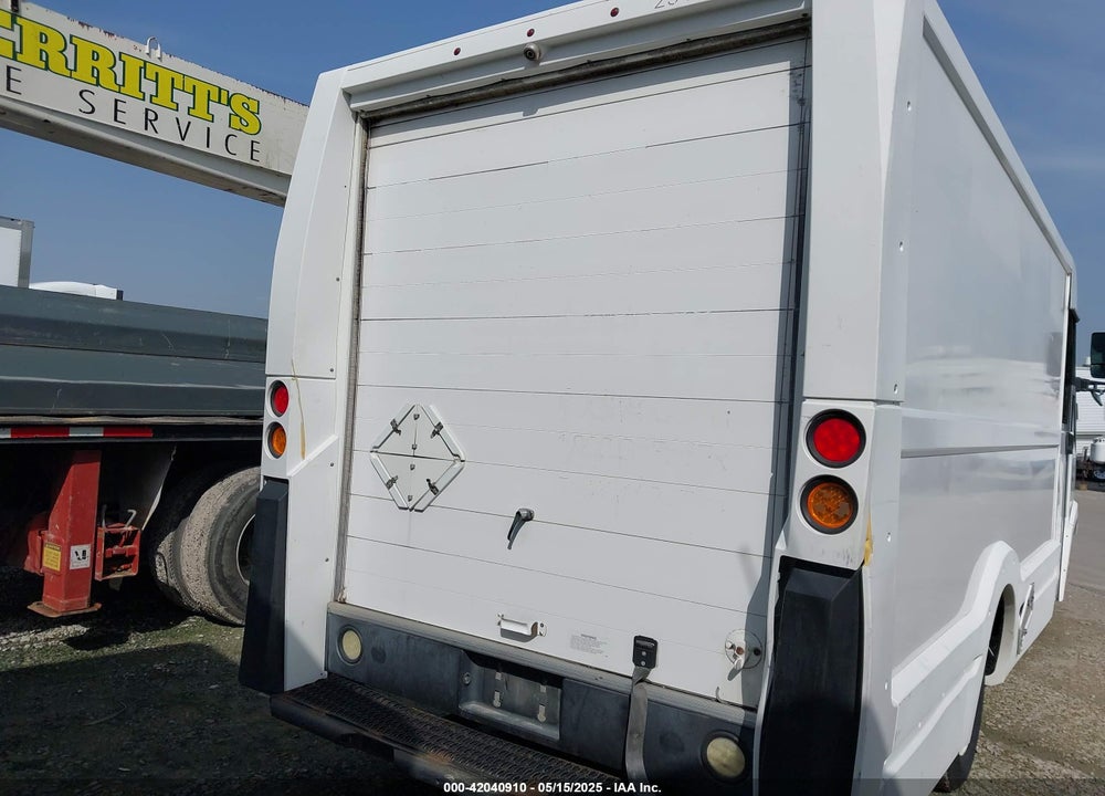 2014 ISUZU COMMERCIAL VAN VIN: JALB4T178E7W00367