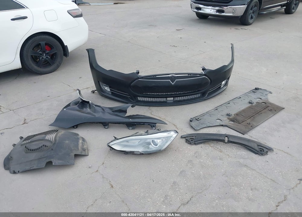 2015 TESLA MODEL S VIN: 5YJSA4H26FFP74220