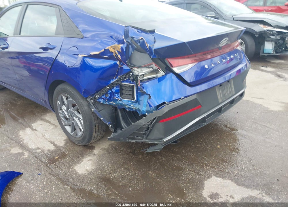 2024 HYUNDAI ELANTRA VIN: KMHLM4DG9RU657512