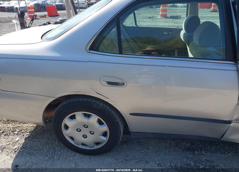 1998 HONDA ACCORD VIN: 1HGCG5644WA144610