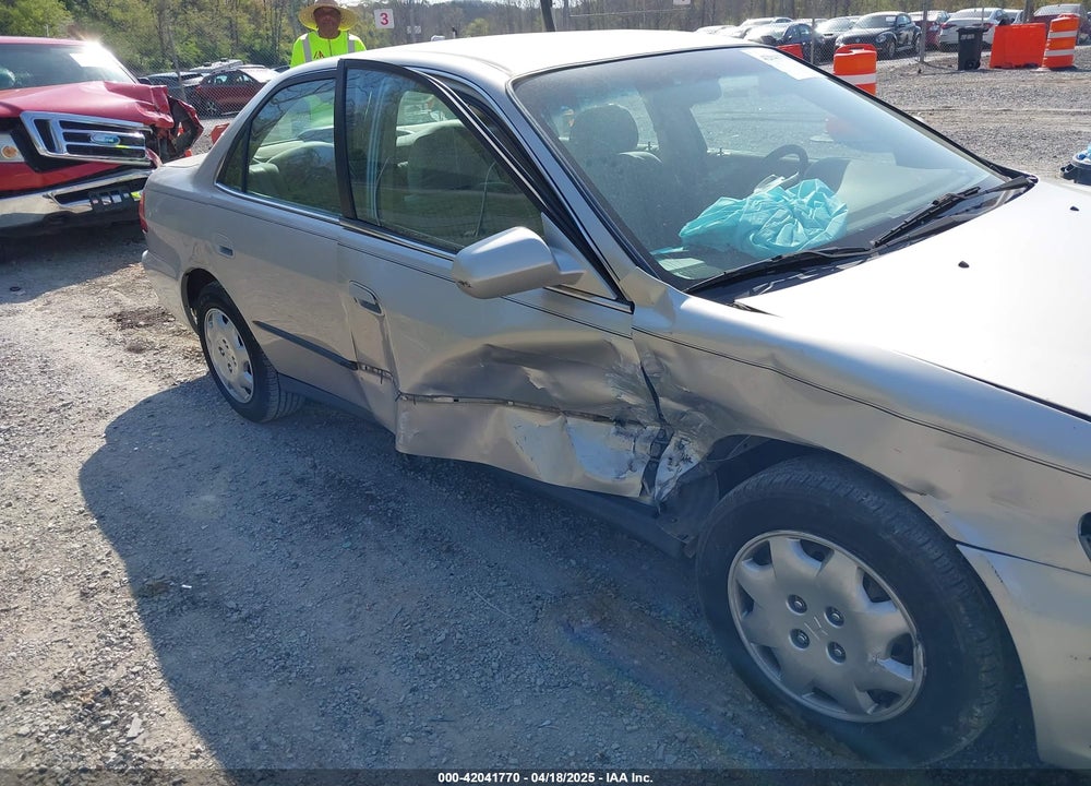 1998 HONDA ACCORD VIN: 1HGCG5644WA144610