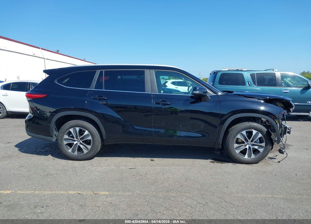 2023 TOYOTA HIGHLANDER XLE VIN: 5TDKDRAHXPS010127