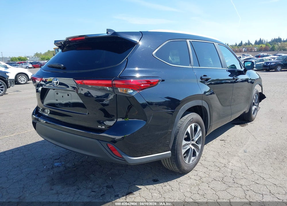 2023 TOYOTA HIGHLANDER XLE VIN: 5TDKDRAHXPS010127