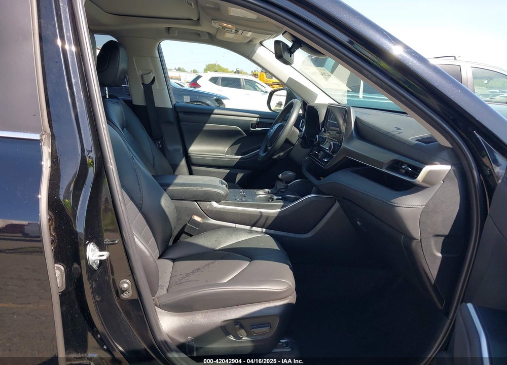 2023 TOYOTA HIGHLANDER XLE VIN: 5TDKDRAHXPS010127