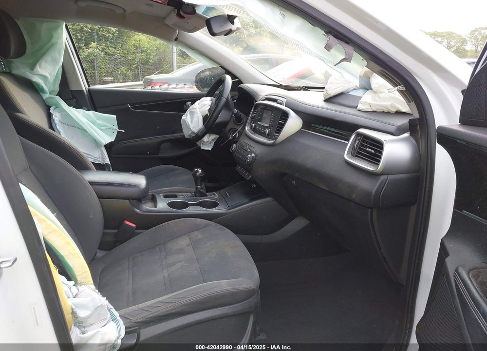 2016 KIA SORENTO 2.4L LX VIN: 5XYPG4A37GG089824