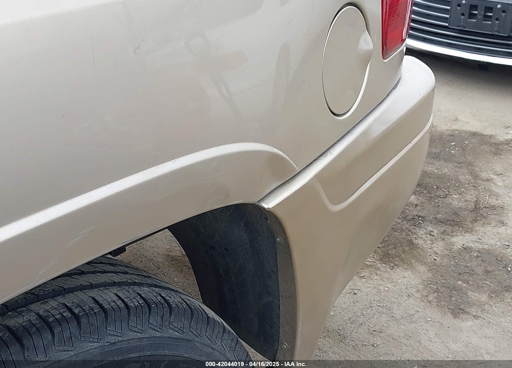 2004 GMC ENVOY XL SLE VIN: 1GKES16SX46226987