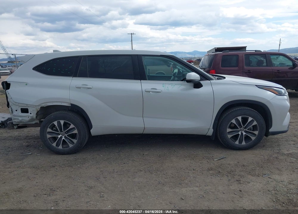 2022 TOYOTA HIGHLANDER VIN: 5TDGZRBHXNS234405
