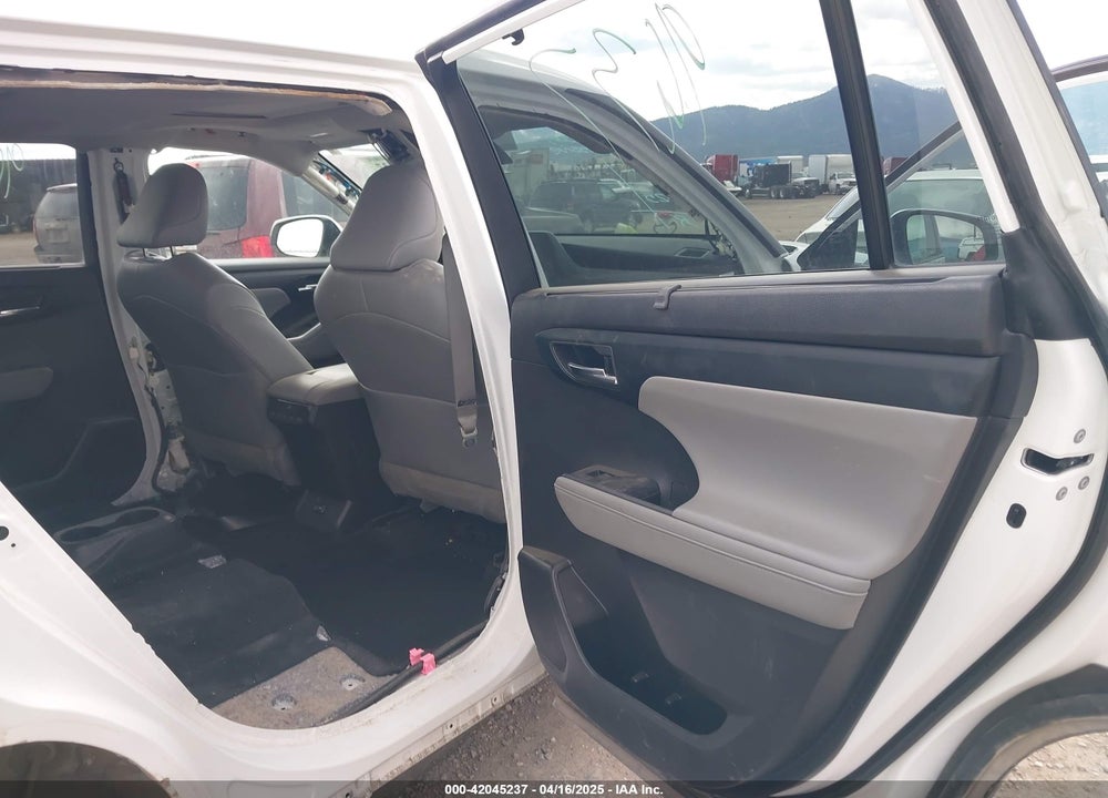2022 TOYOTA HIGHLANDER VIN: 5TDGZRBHXNS234405