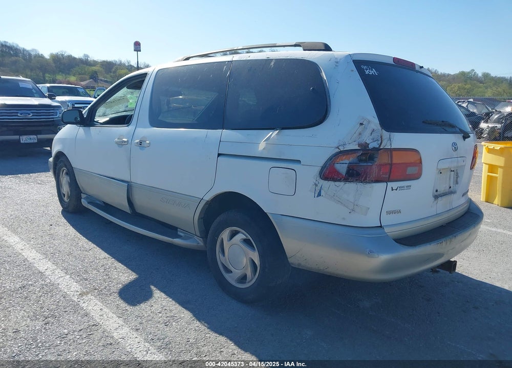 2000 TOYOTA SIENNA XLE VIN: 4T3ZF13C2YU171440