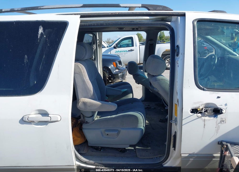2000 TOYOTA SIENNA XLE VIN: 4T3ZF13C2YU171440