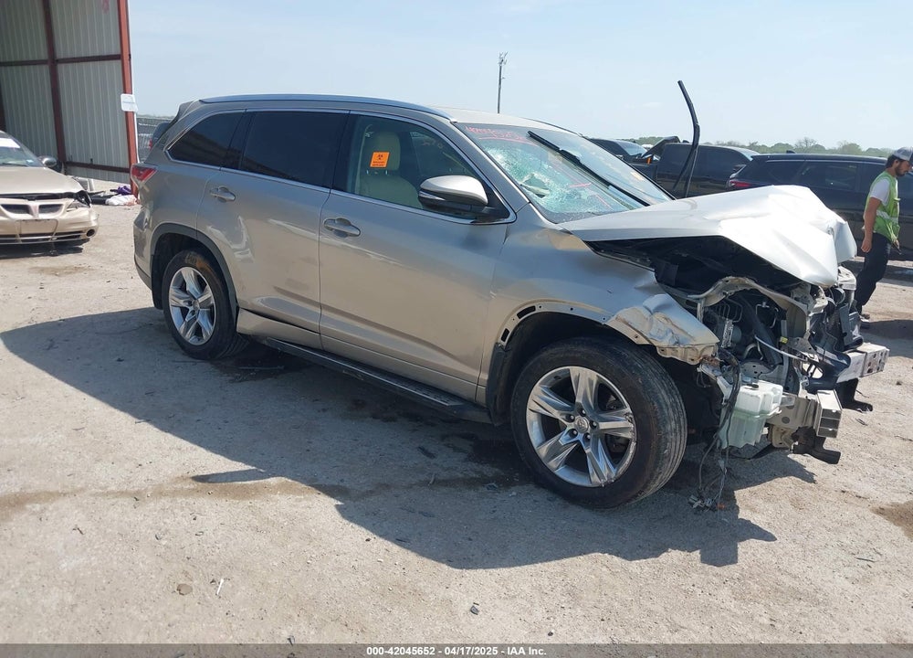 2015 TOYOTA HIGHLANDER LIMITED V6 VIN: 5TDYKRFH3FS083587