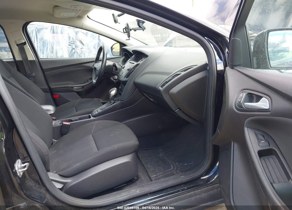2017 FORD FOCUS VIN: 1FADP3F2XHL263071