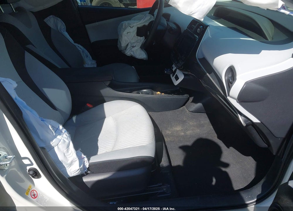 2018 TOYOTA PRIUS VIN: JTDKARFU7J3068428